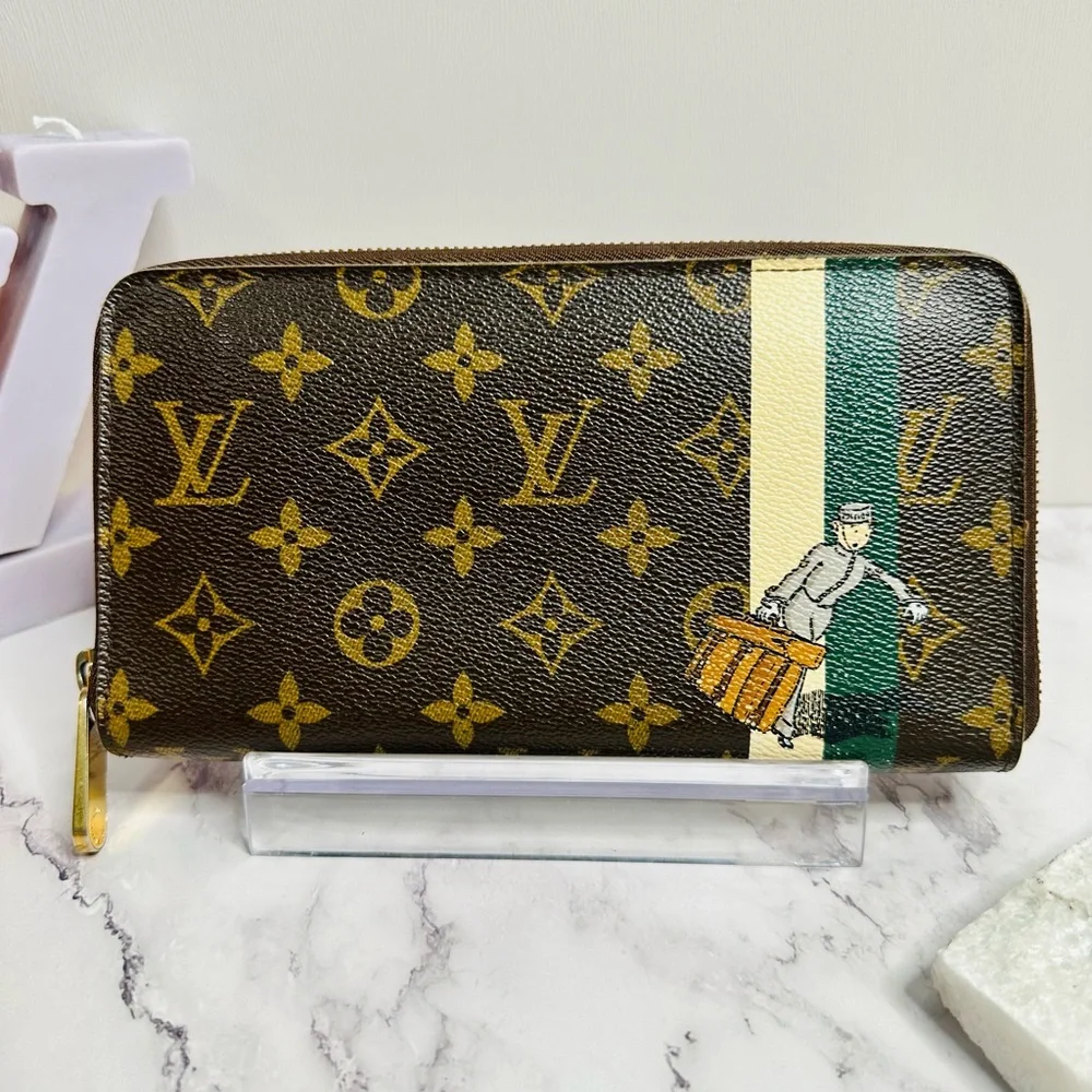 EUC Louis Vuitton Monogram Groom Zippy Organizer Wallet Alpine Green